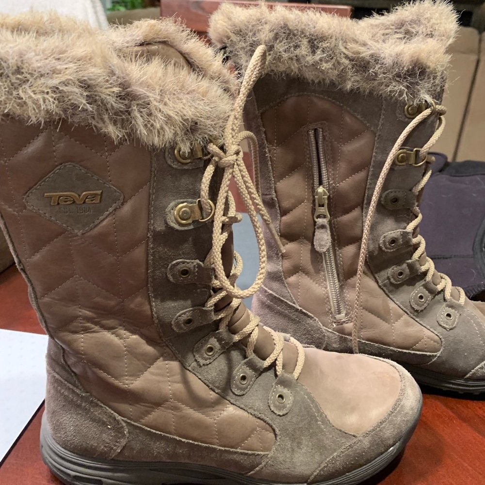 Teva Women’s Snow Boots- 8.5